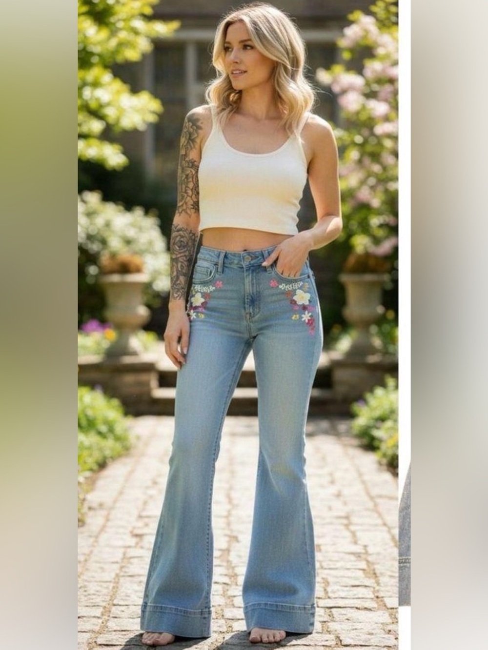 Alice + Olivia “beautiful” High Rise Bell Bottom Floral Embroidered Jeans 27